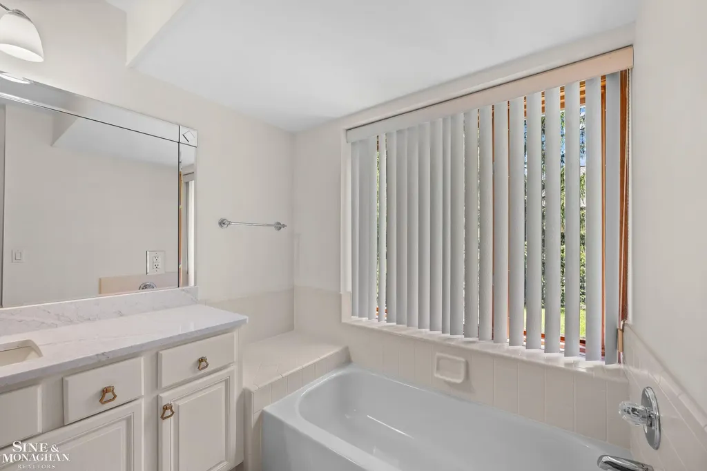 52112 Southview Ridge Macomb Township MI 48042