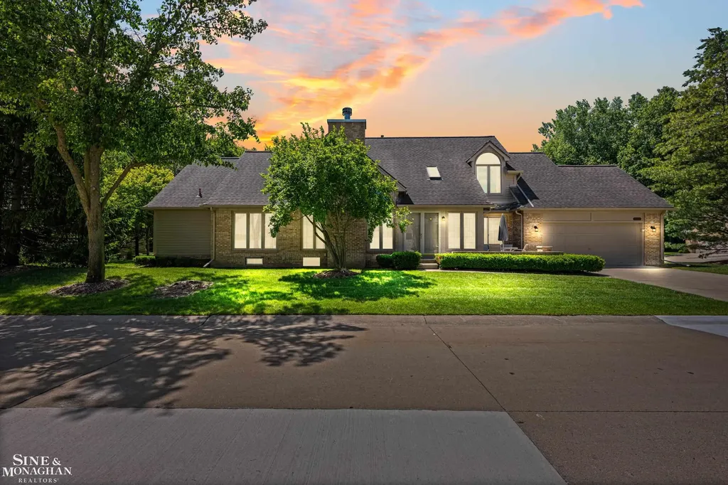52112 Southview Ridge Macomb Township MI 48042
