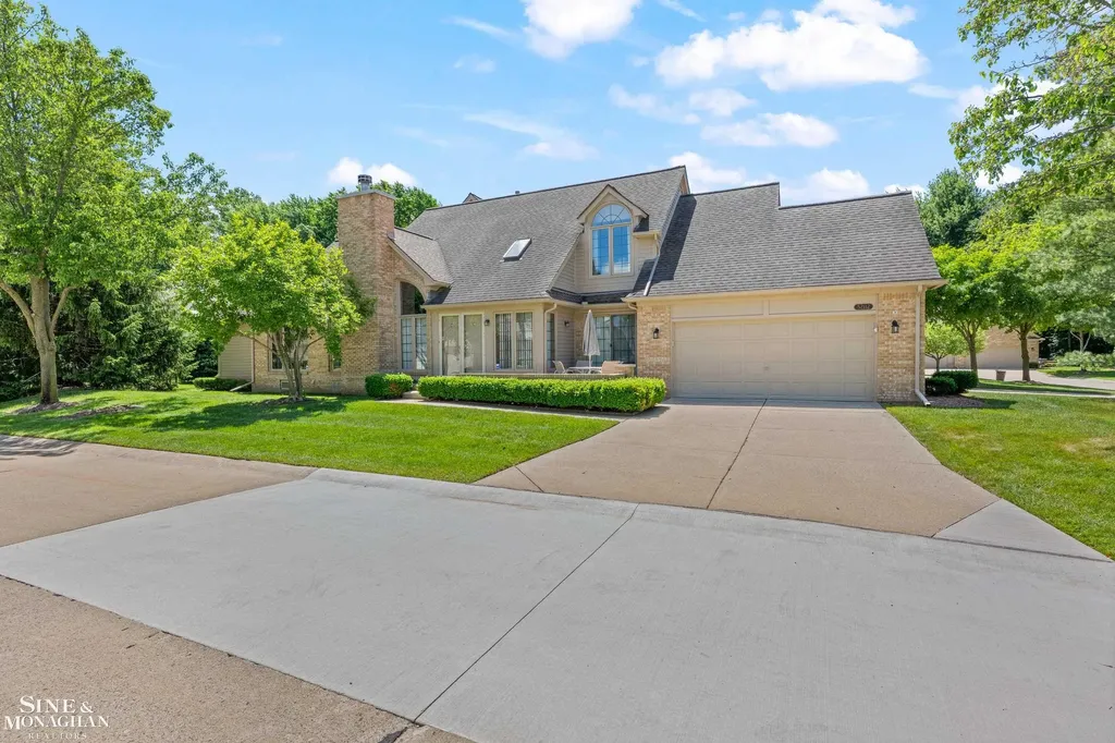 52112 Southview Ridge Macomb Township MI 48042