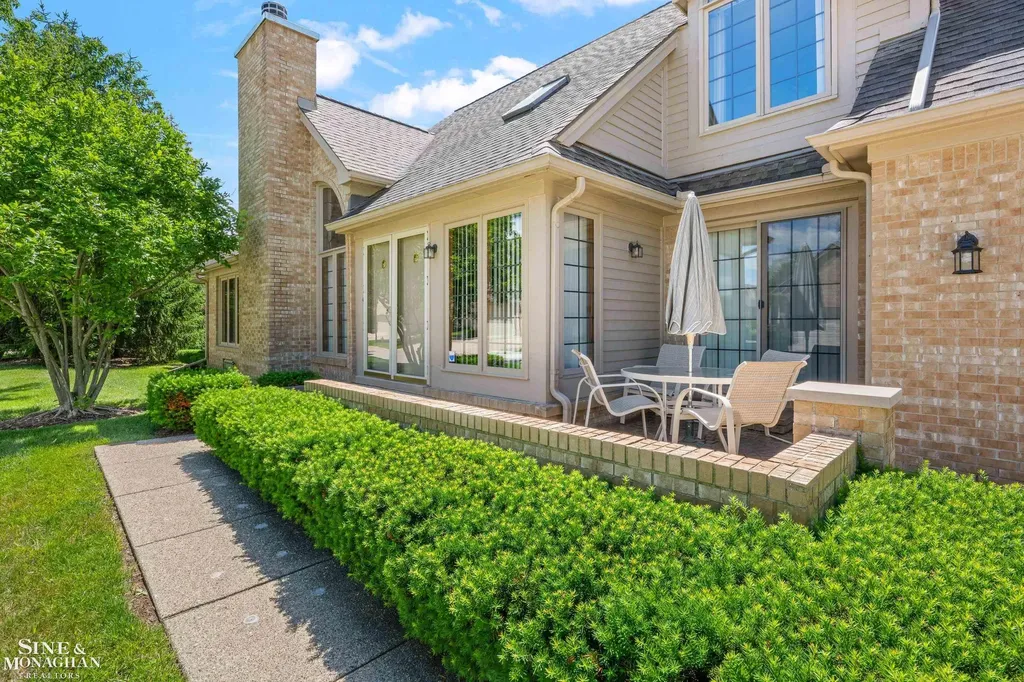 52112 Southview Ridge Macomb Township MI 48042