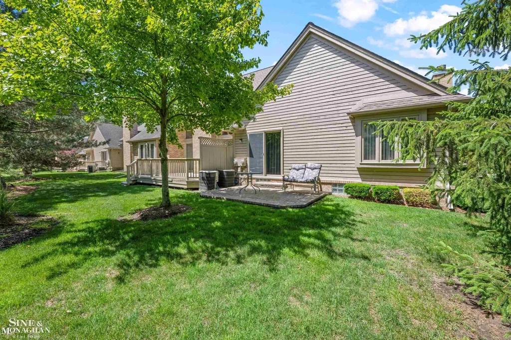 52112 Southview Ridge Macomb Township MI 48042