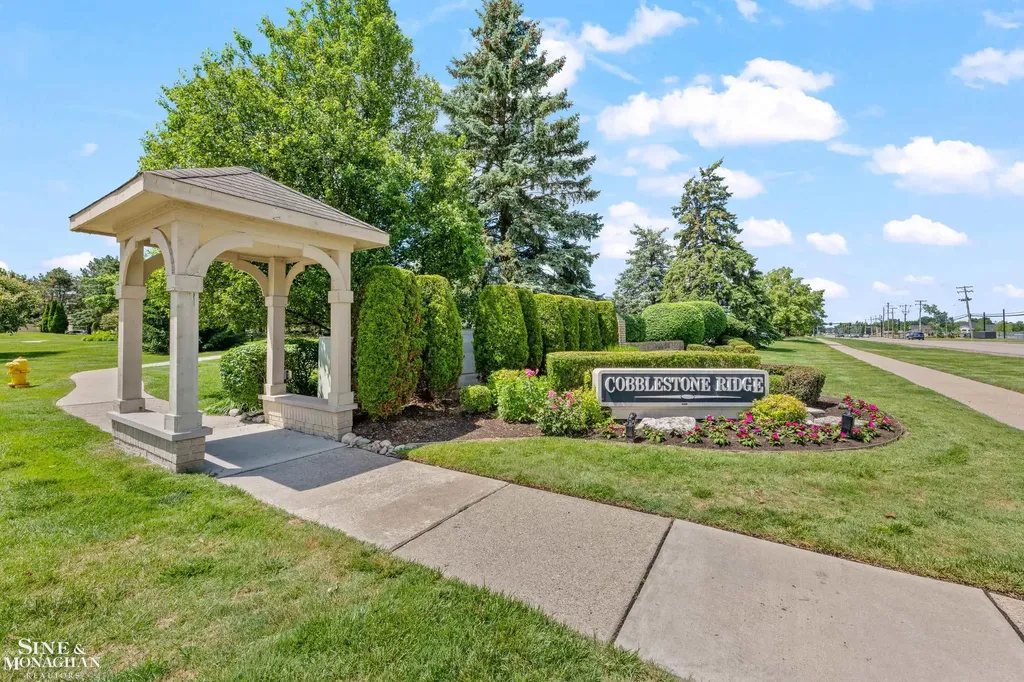 52112 Southview Ridge Macomb Township MI 48042