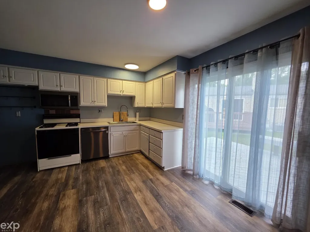 47459 Michele Court Chesterfield Township MI 48047