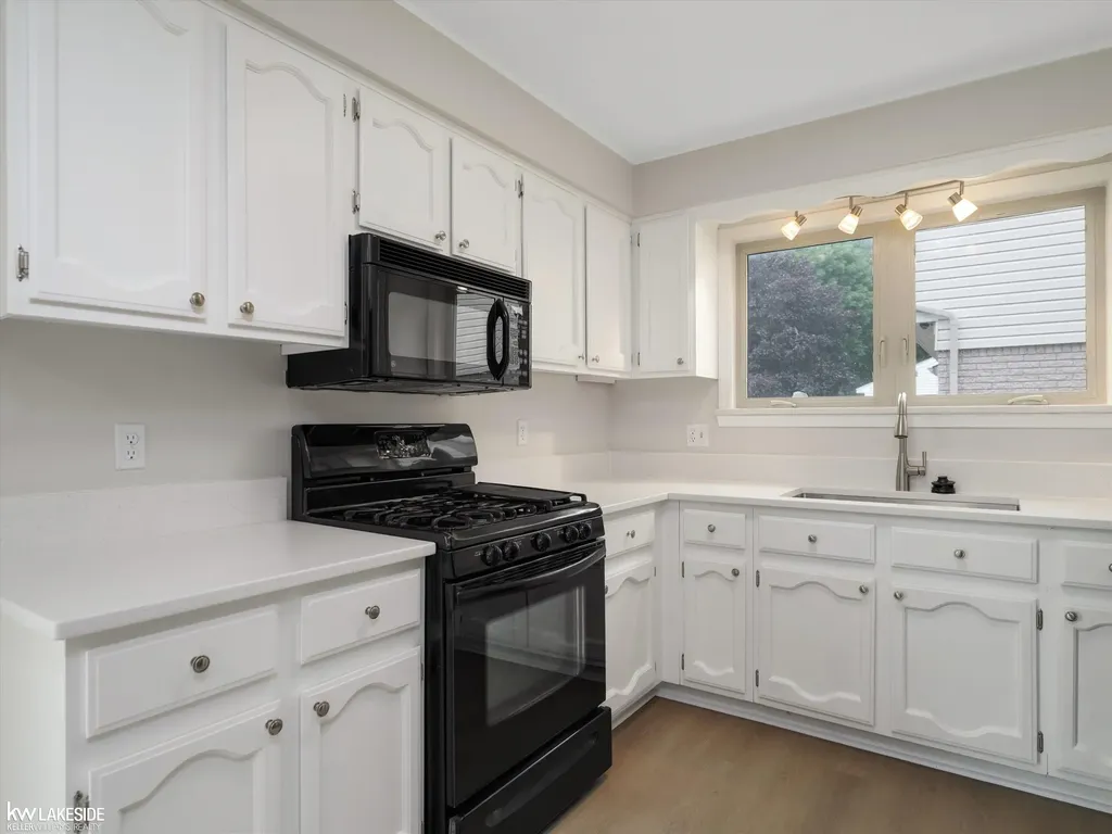 42411 Royal Lane Clinton Charter Township MI 48038