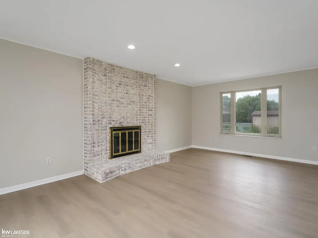 42411 Royal Lane Clinton Charter Township MI 48038