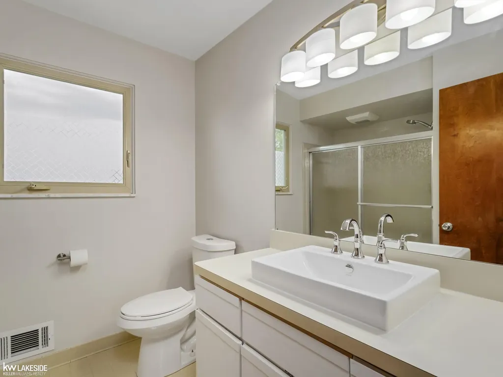 42411 Royal Lane Clinton Charter Township MI 48038