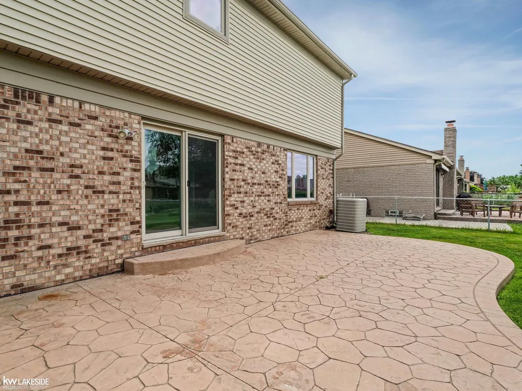 42411 Royal Lane Clinton Charter Township MI 48038