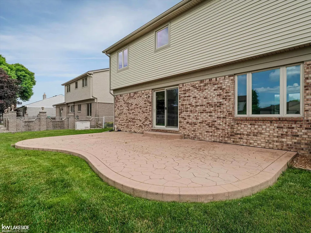 42411 Royal Lane Clinton Charter Township MI 48038