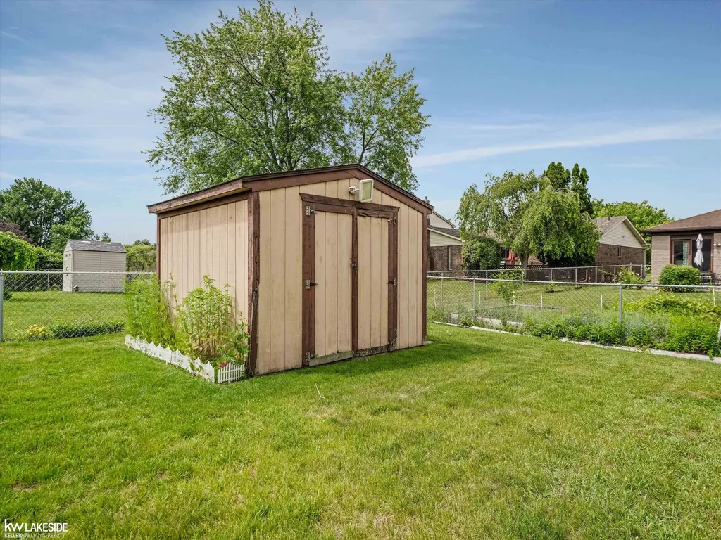 42411 Royal Lane Clinton Charter Township MI 48038