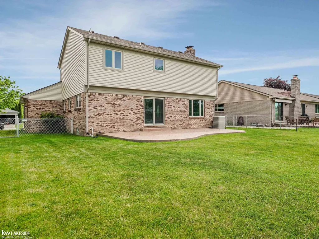 42411 Royal Lane Clinton Charter Township MI 48038