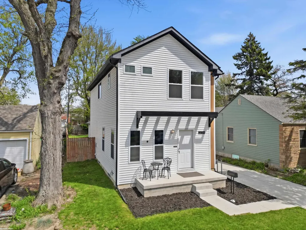21719 Elizabeth St. Street St. Clair Shores City MI 48080
