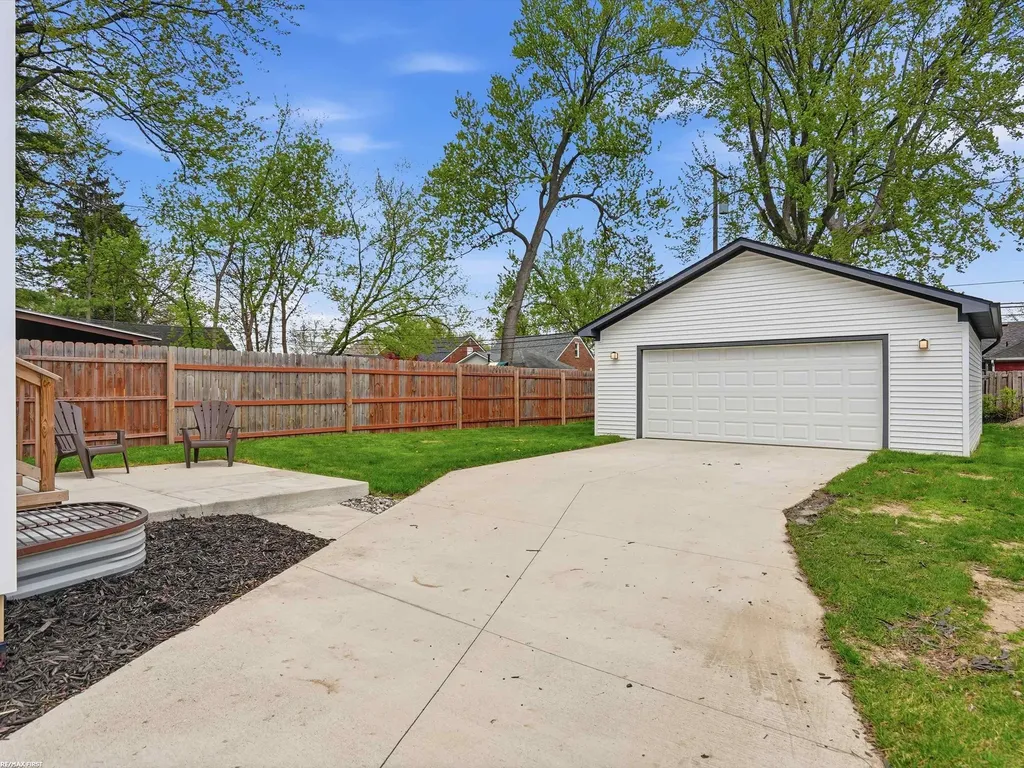 21719 Elizabeth St. Street St. Clair Shores City MI 48080