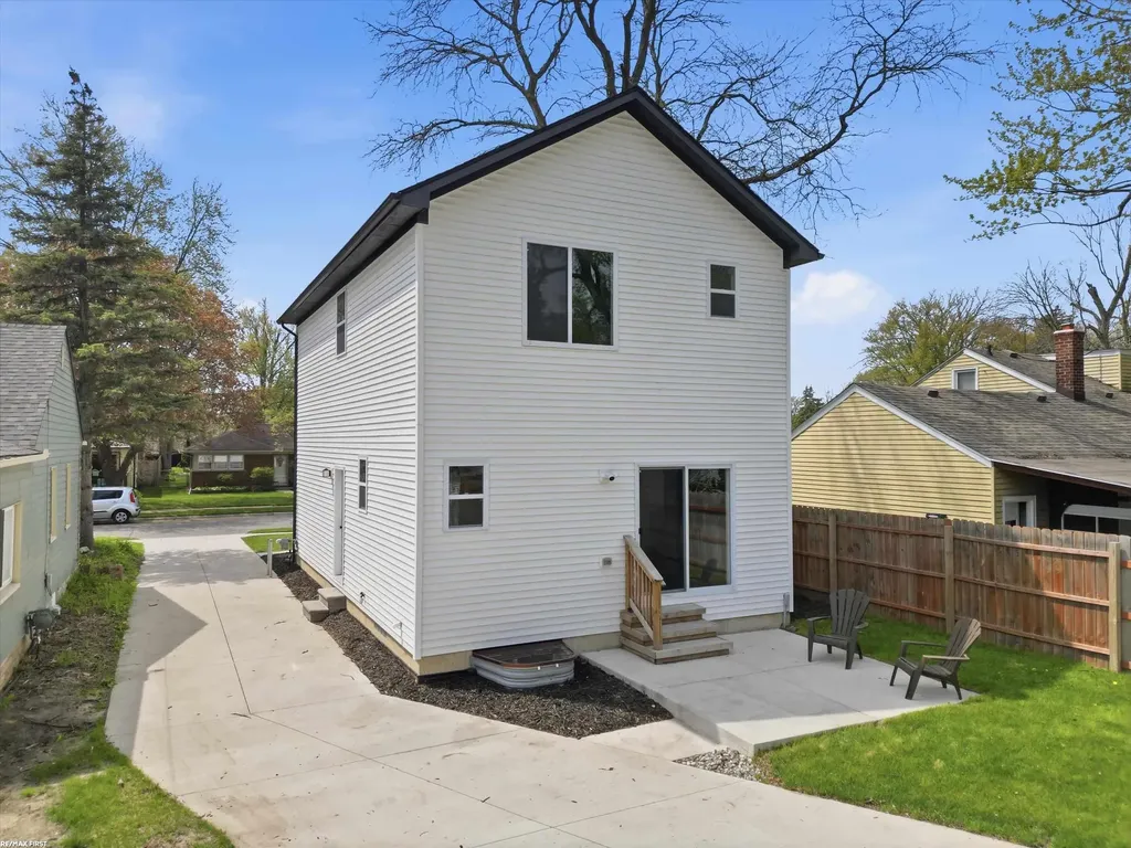 21719 Elizabeth St. Street St. Clair Shores City MI 48080