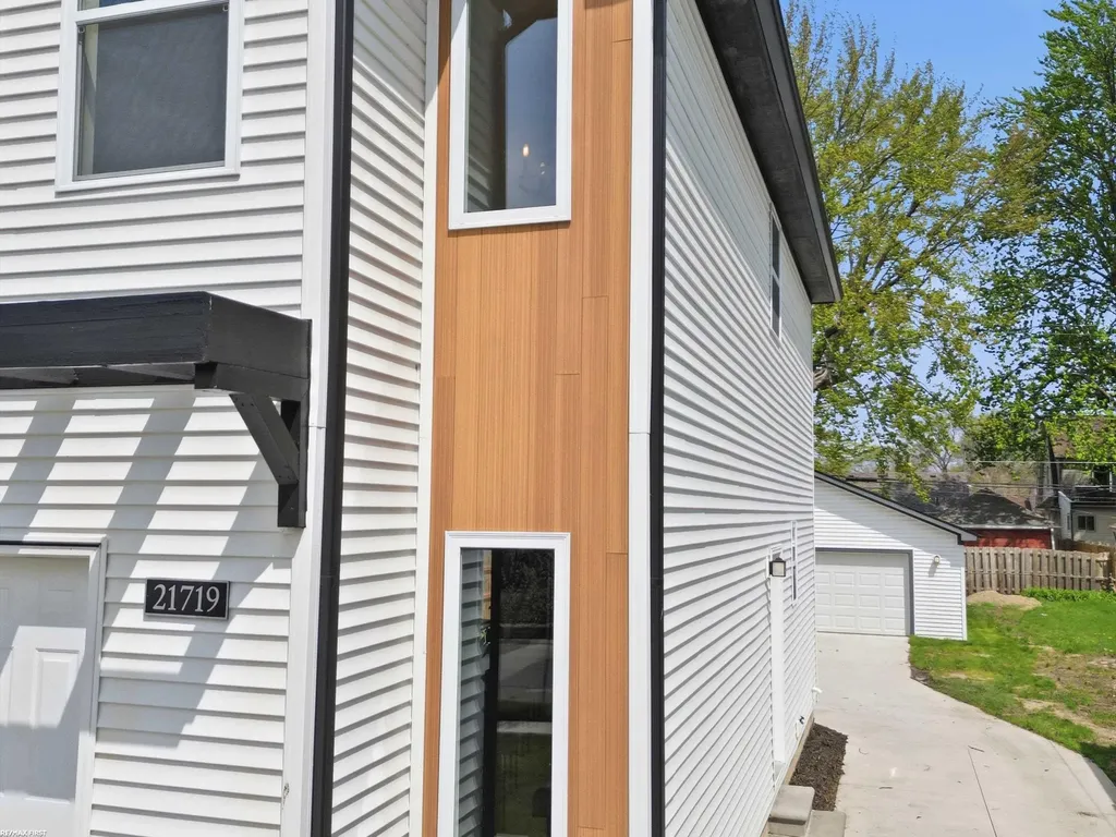 21719 Elizabeth St. Street St. Clair Shores City MI 48080