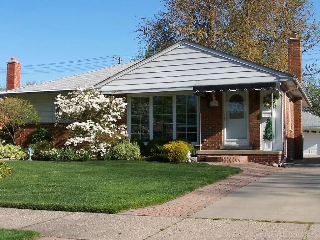 21209 Erben Street St. Clair Shores City MI 48081