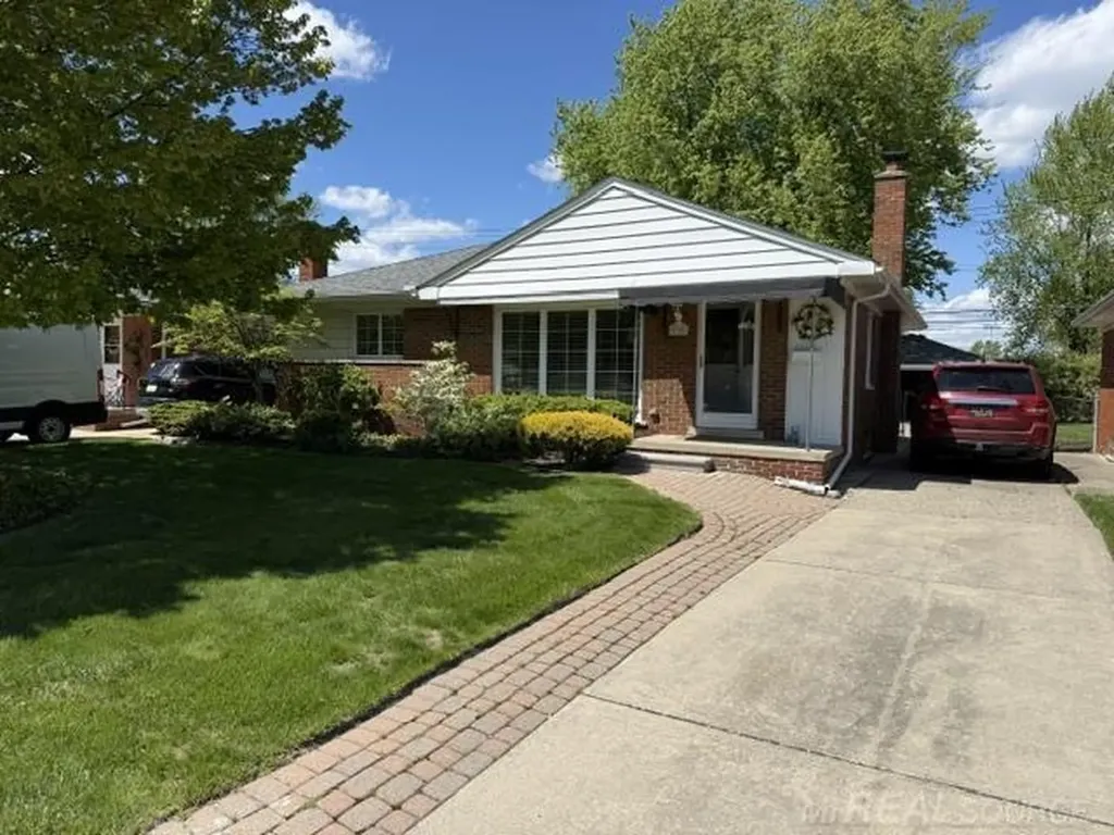 21209 Erben Street St. Clair Shores City MI 48081