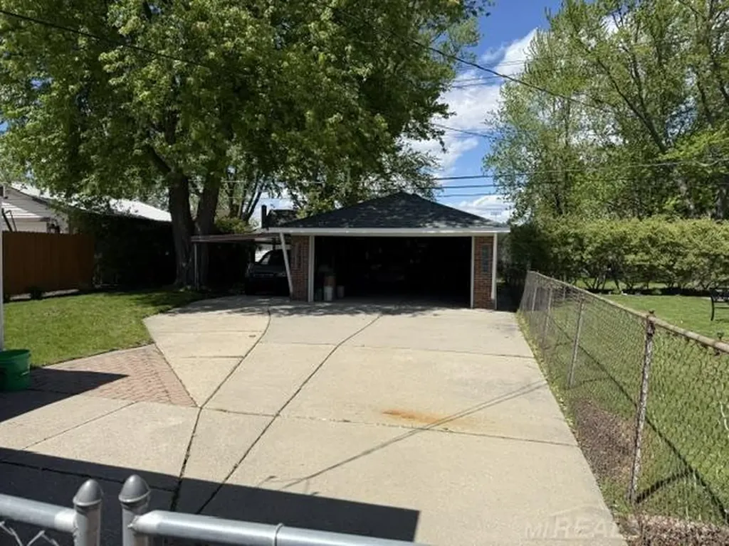 21209 Erben Street St. Clair Shores City MI 48081