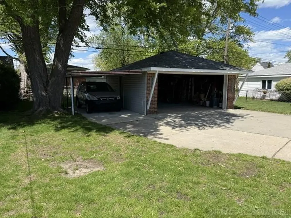 21209 Erben Street St. Clair Shores City MI 48081