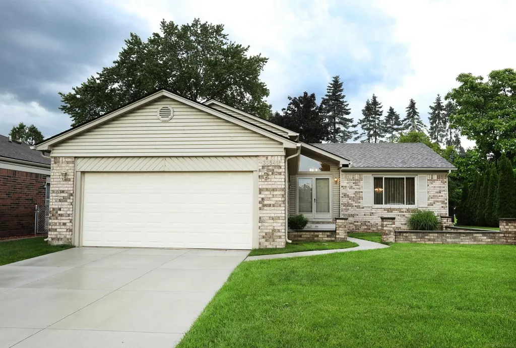 39549 Chantilly Drive Sterling Heights City MI 48313