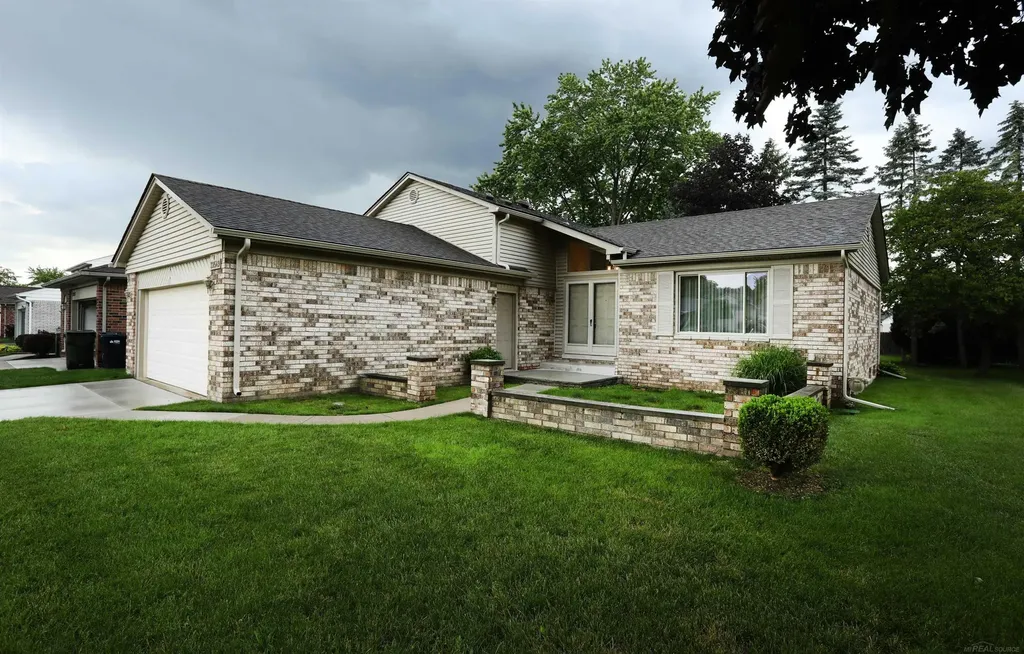 39549 Chantilly Drive Sterling Heights City MI 48313