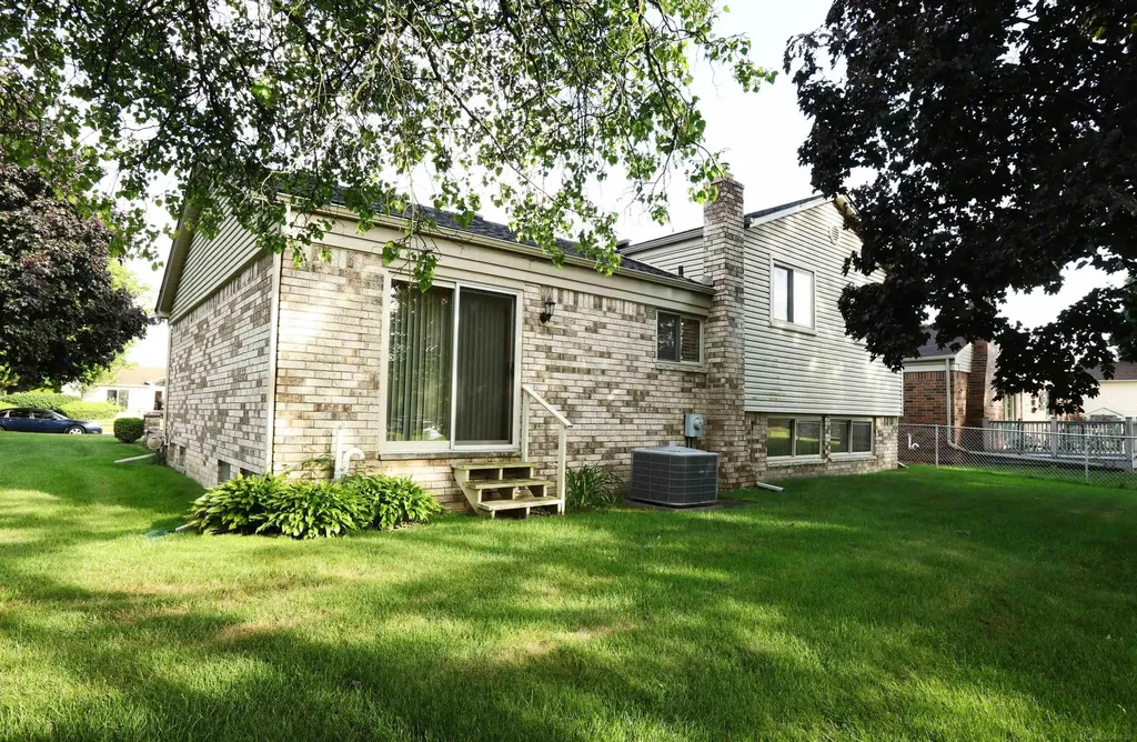 39549 Chantilly Drive Sterling Heights City MI 48313