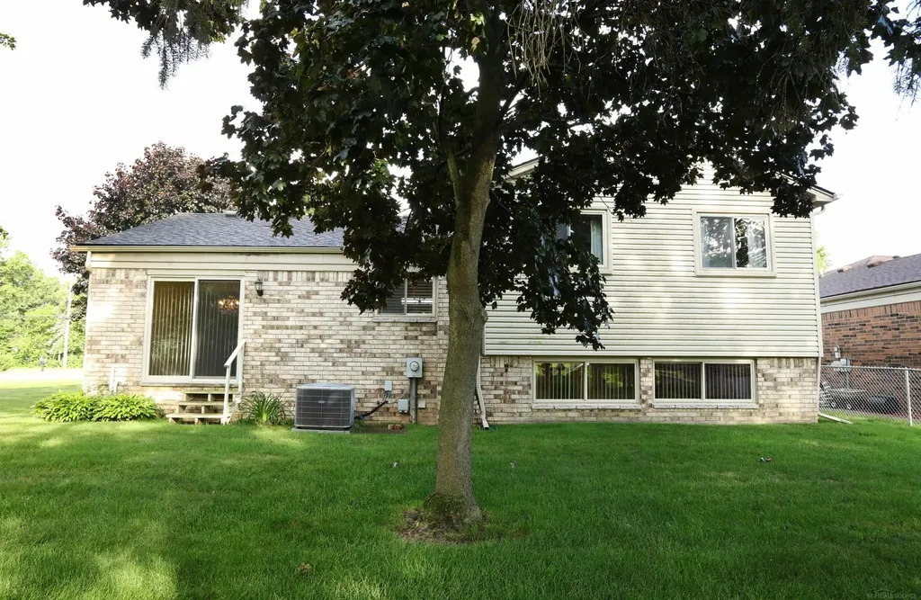 39549 Chantilly Drive Sterling Heights City MI 48313