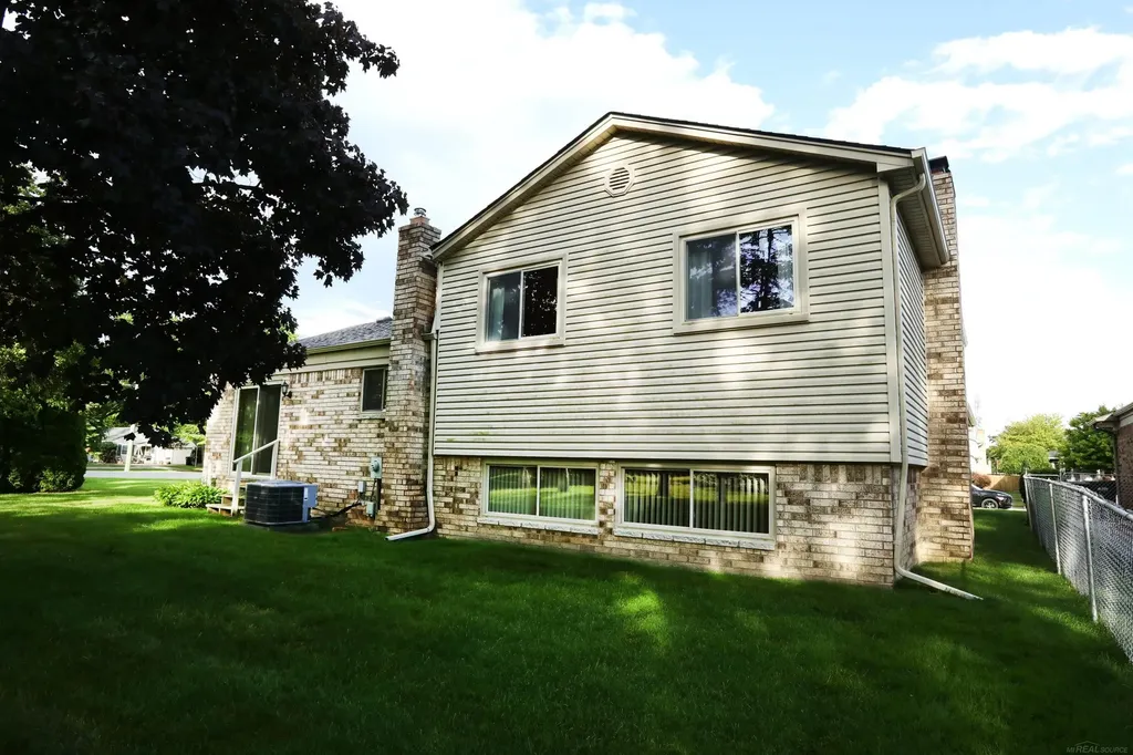 39549 Chantilly Drive Sterling Heights City MI 48313