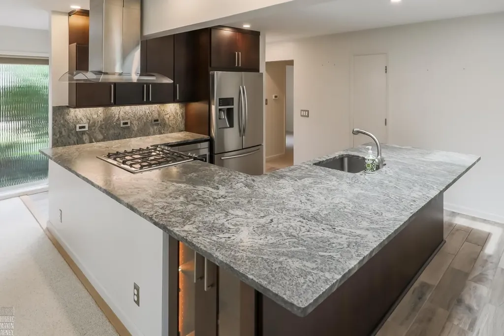 930 E Crescent Lane Grosse Pointe Woods City MI 48236