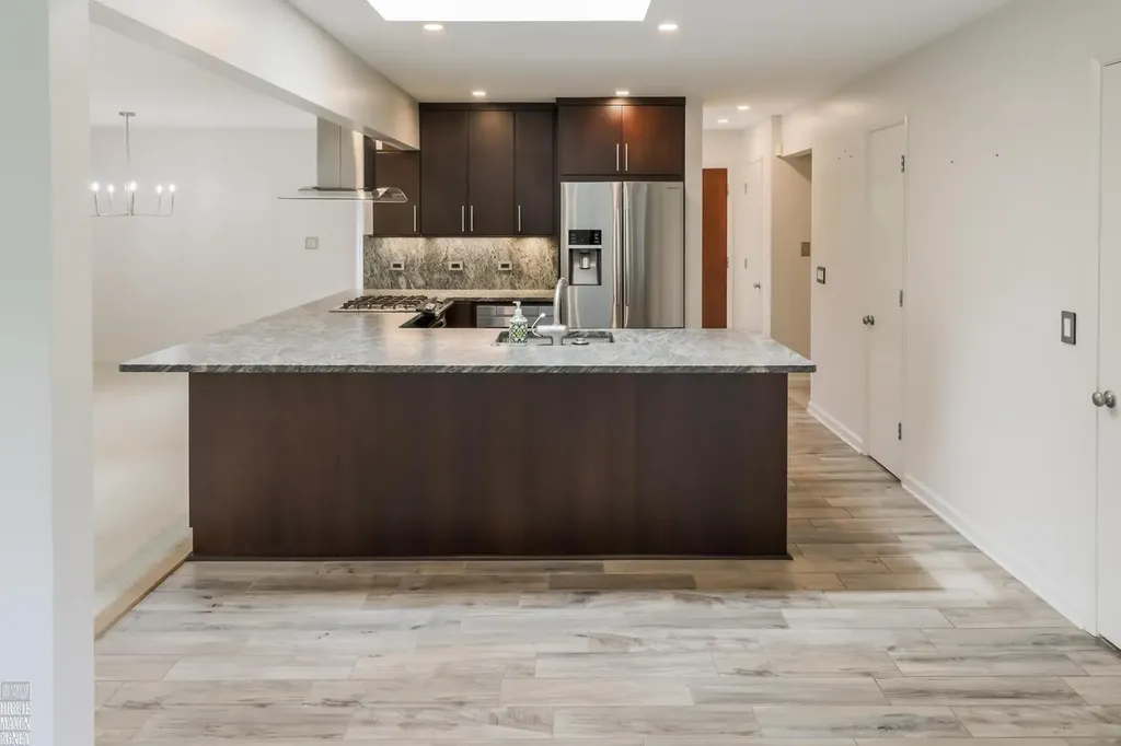 930 E Crescent Lane Grosse Pointe Woods City MI 48236