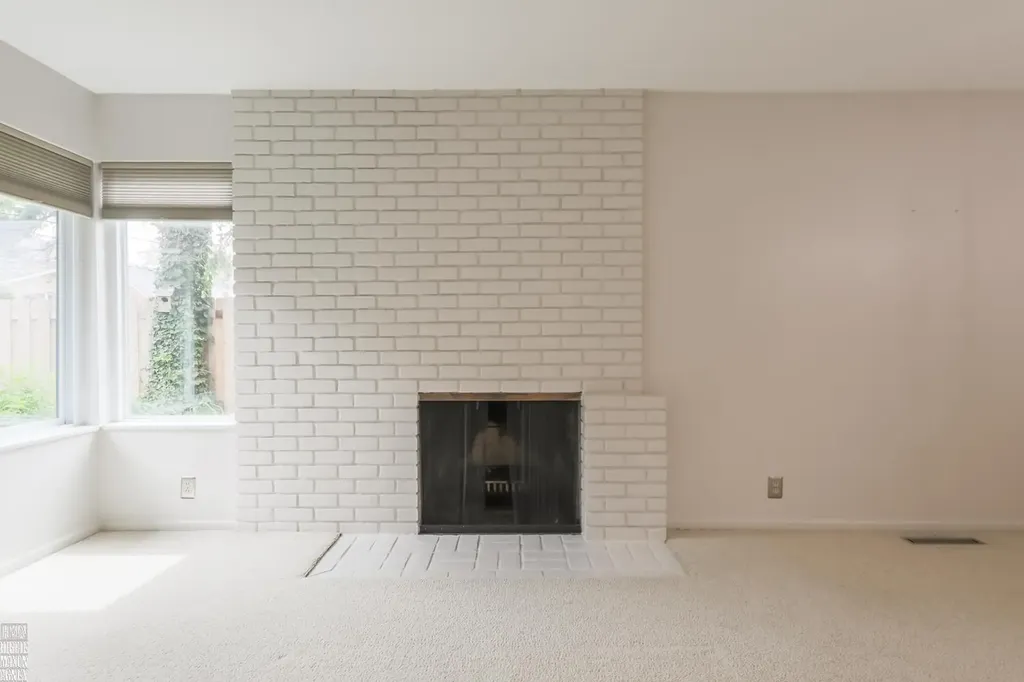 930 E Crescent Lane Grosse Pointe Woods City MI 48236