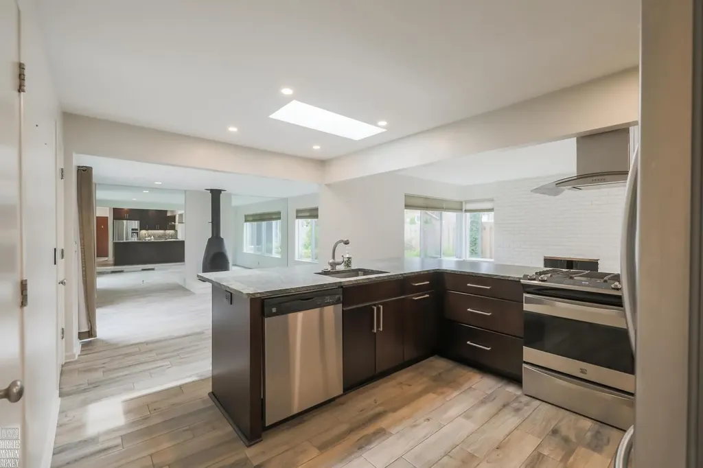 930 E Crescent Lane Grosse Pointe Woods City MI 48236