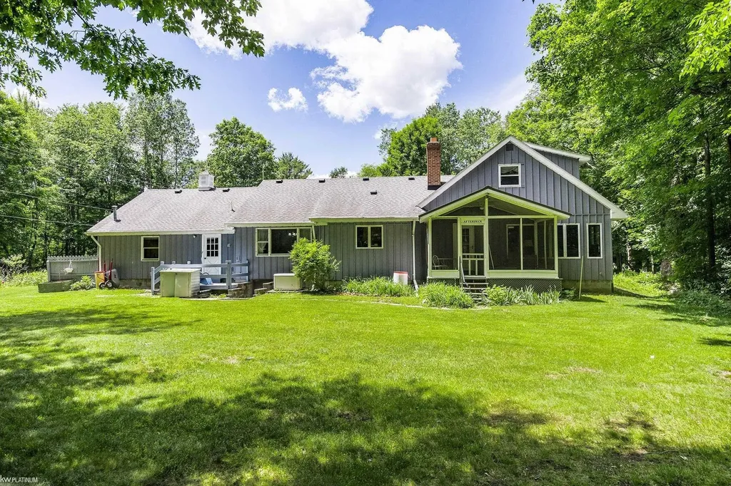 3285 Yorkshire Drive Port Huron Charter Township MI 48060