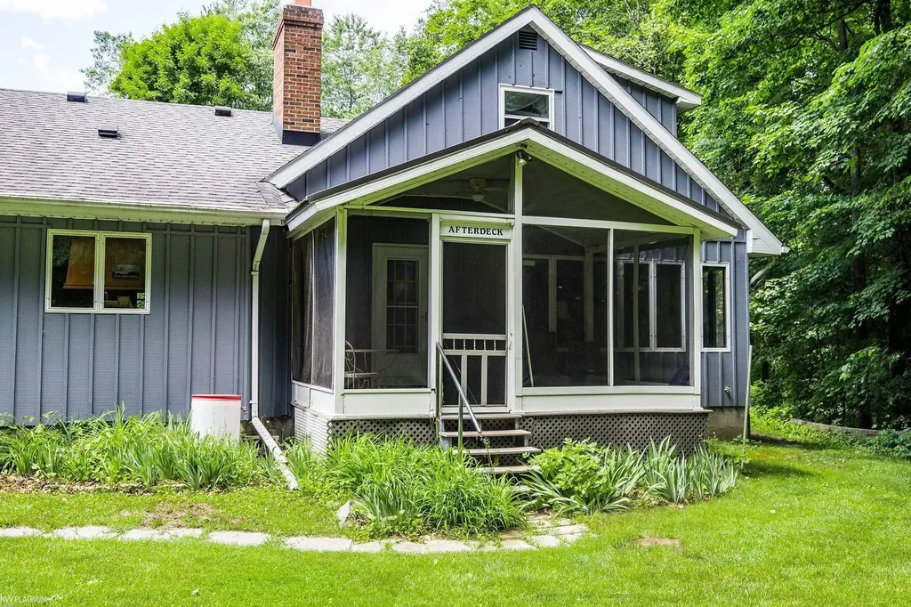 3285 Yorkshire Drive Port Huron Charter Township MI 48060