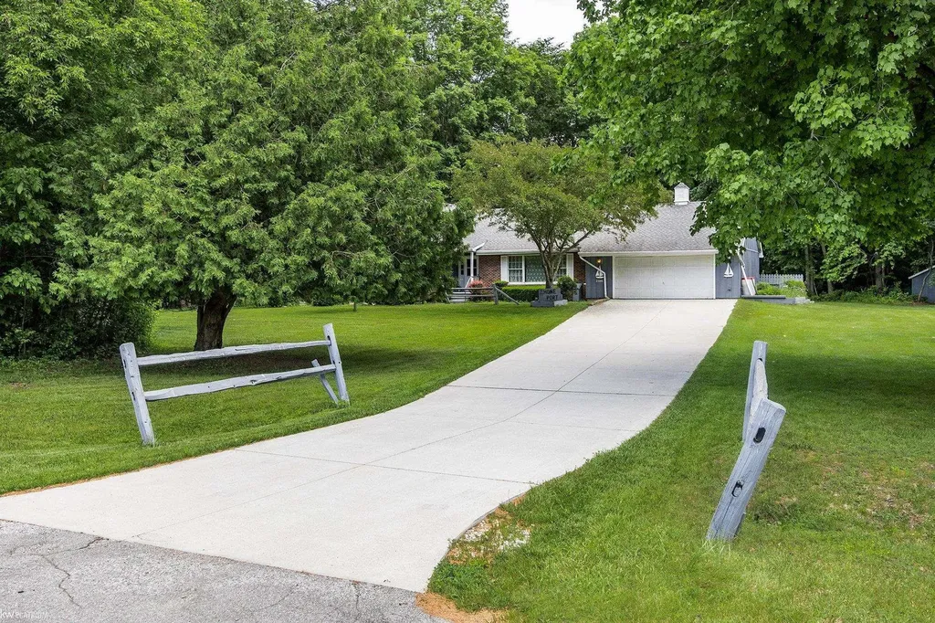 3285 Yorkshire Drive Port Huron Charter Township MI 48060