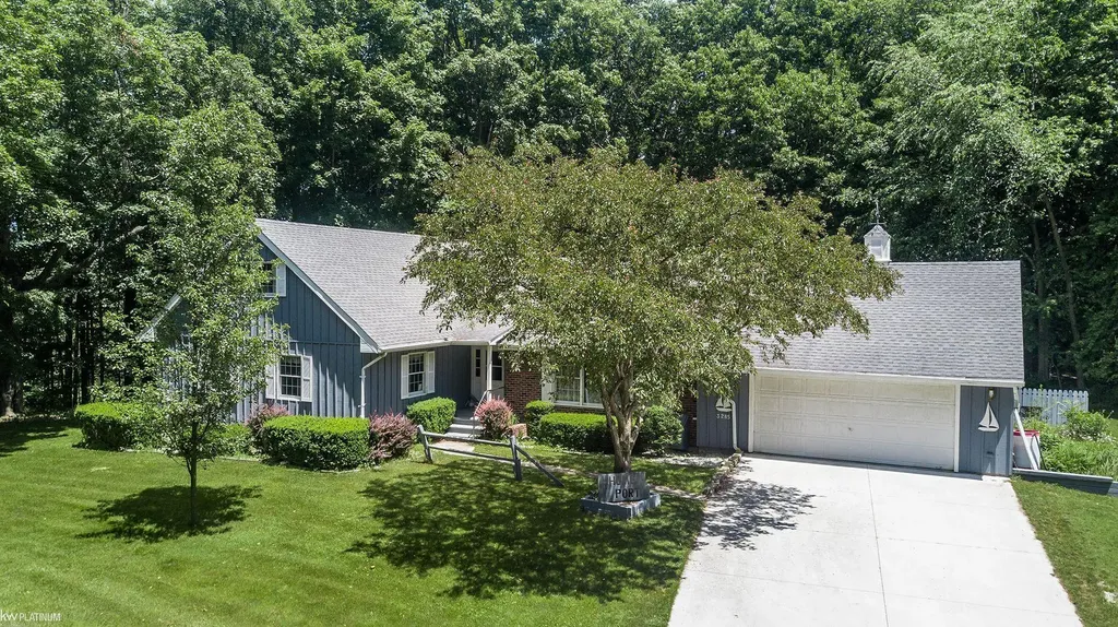 3285 Yorkshire Drive Port Huron Charter Township MI 48060