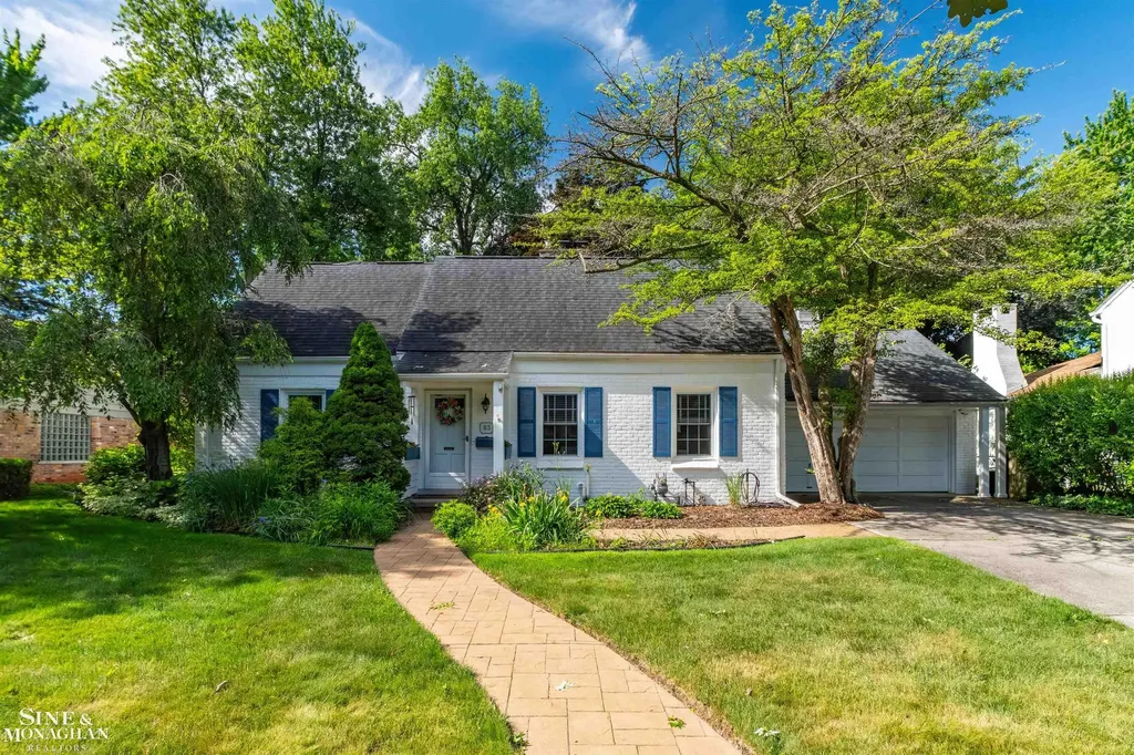 83 Hawthorne Road Village Of Grosse Pointe Shores City MI 48236