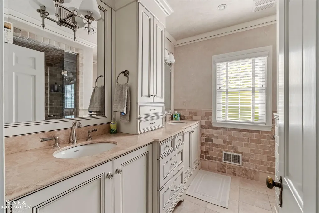83 Hawthorne Road Village Of Grosse Pointe Shores City MI 48236
