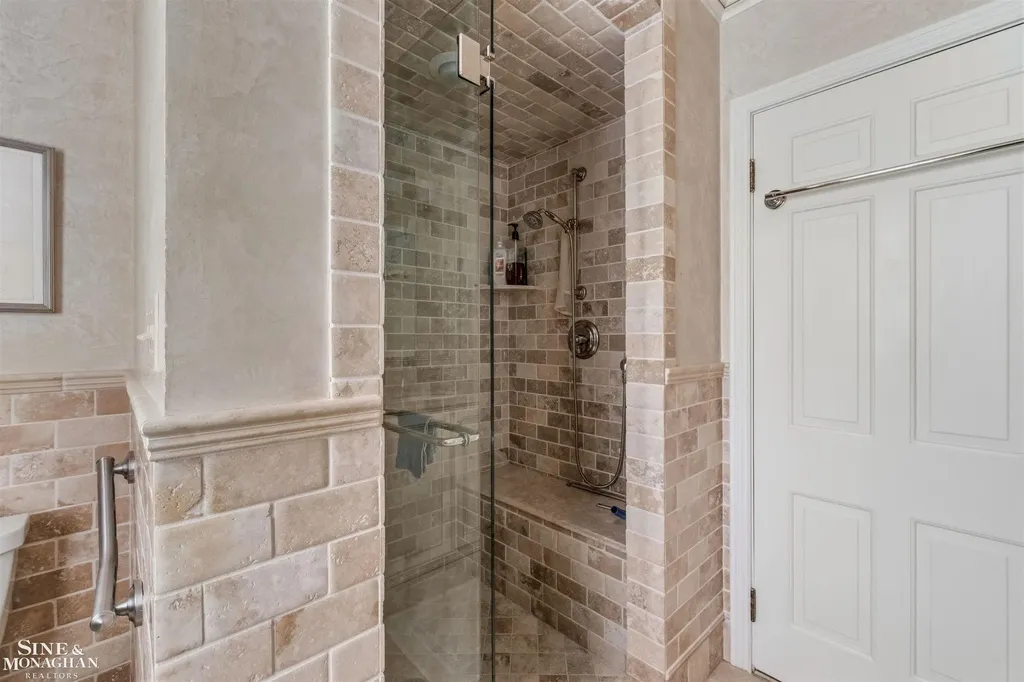 83 Hawthorne Road Village Of Grosse Pointe Shores City MI 48236