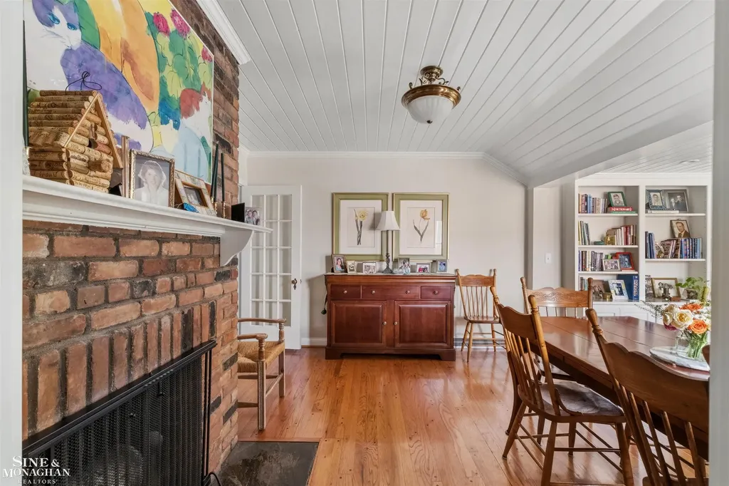 83 Hawthorne Road Village Of Grosse Pointe Shores City MI 48236