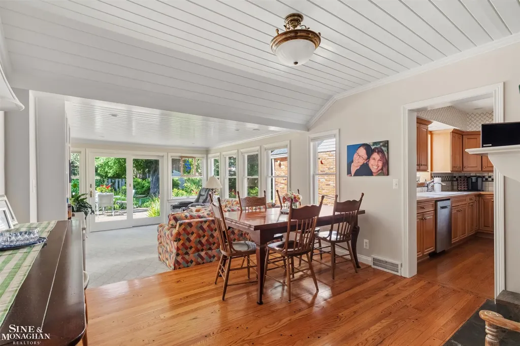 83 Hawthorne Road Village Of Grosse Pointe Shores City MI 48236