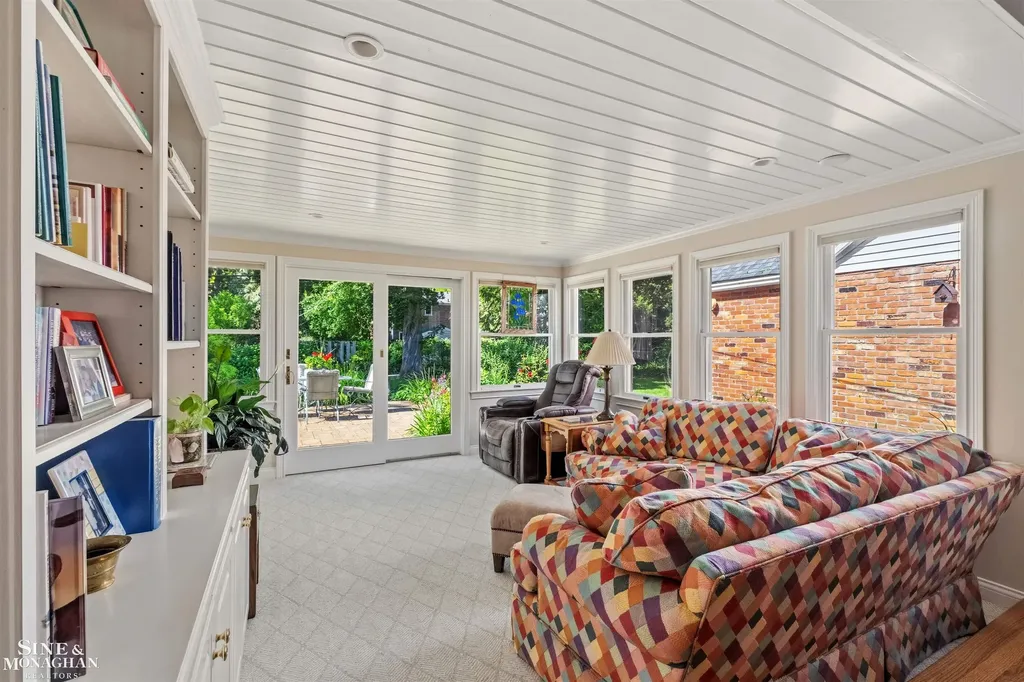 83 Hawthorne Road Village Of Grosse Pointe Shores City MI 48236