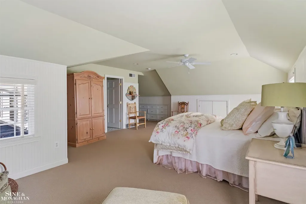 83 Hawthorne Road Village Of Grosse Pointe Shores City MI 48236