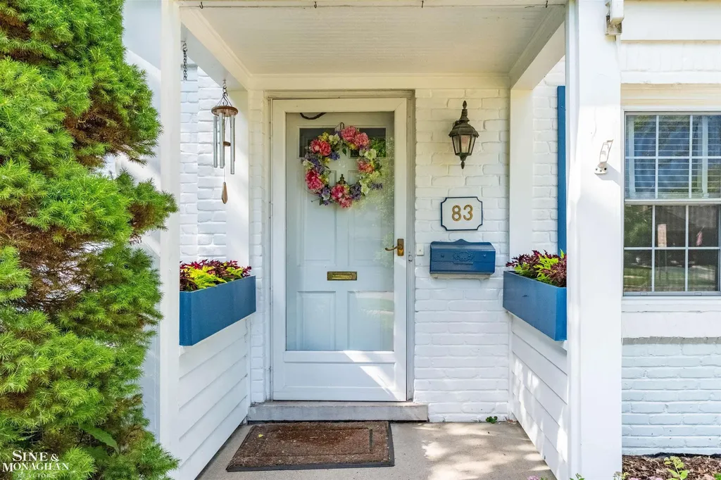 83 Hawthorne Road Village Of Grosse Pointe Shores City MI 48236