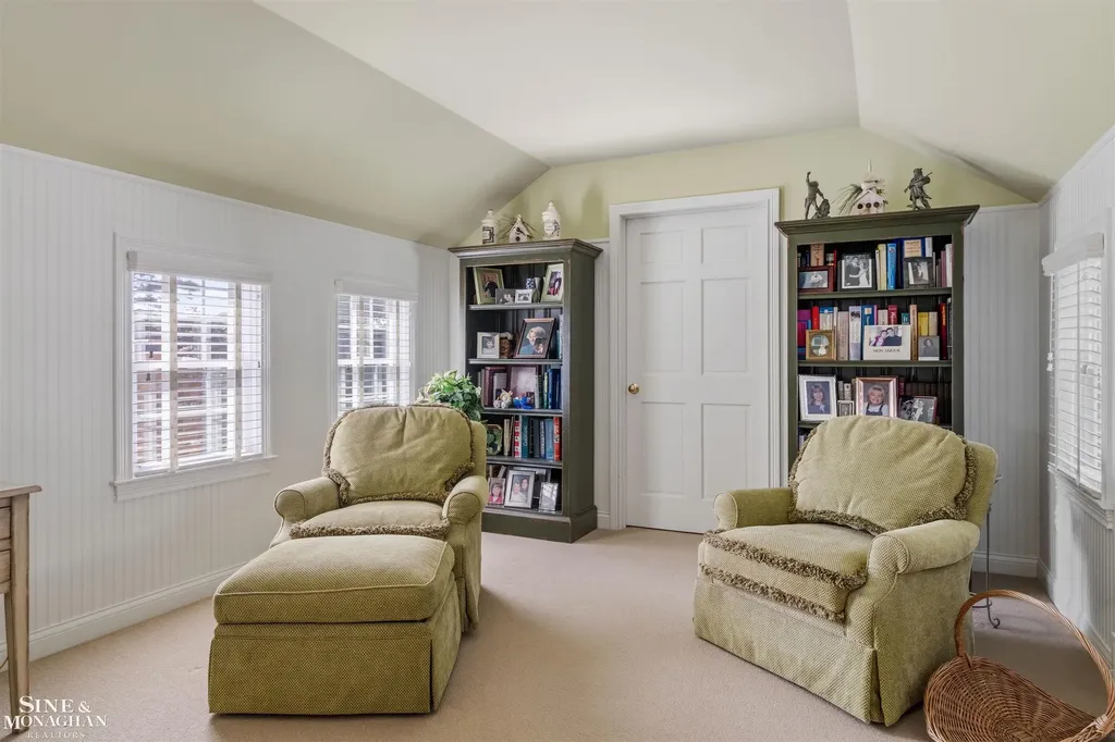 83 Hawthorne Road Village Of Grosse Pointe Shores City MI 48236