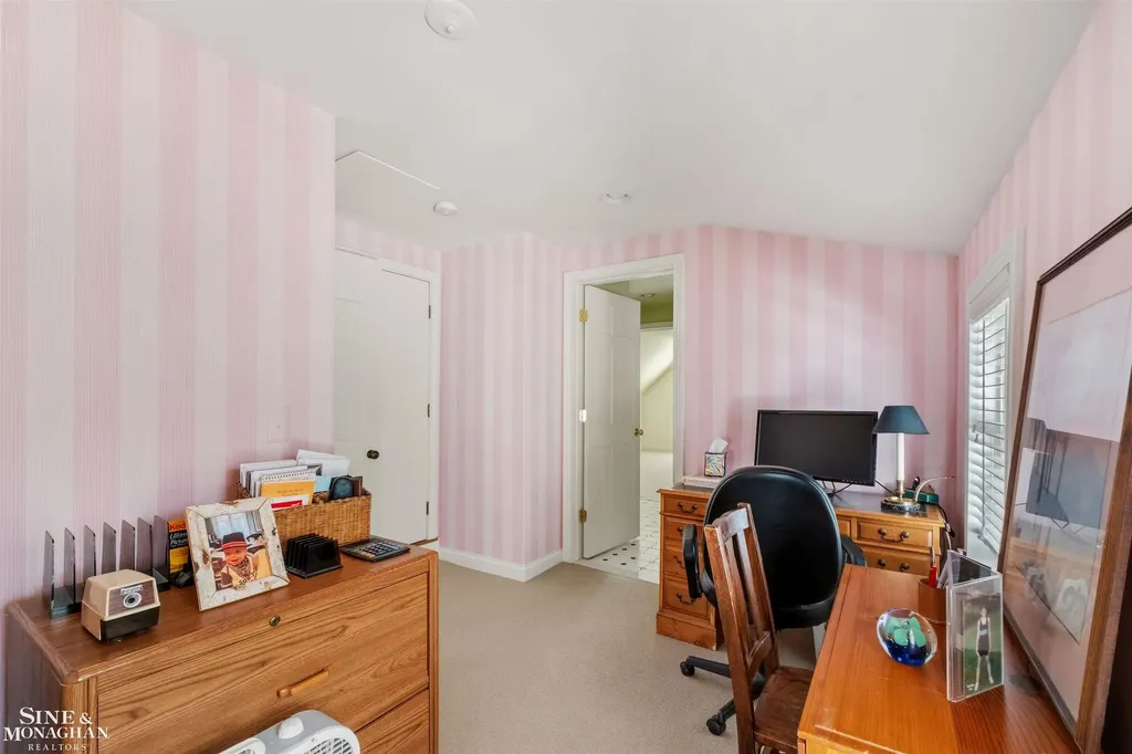 83 Hawthorne Road Village Of Grosse Pointe Shores City MI 48236