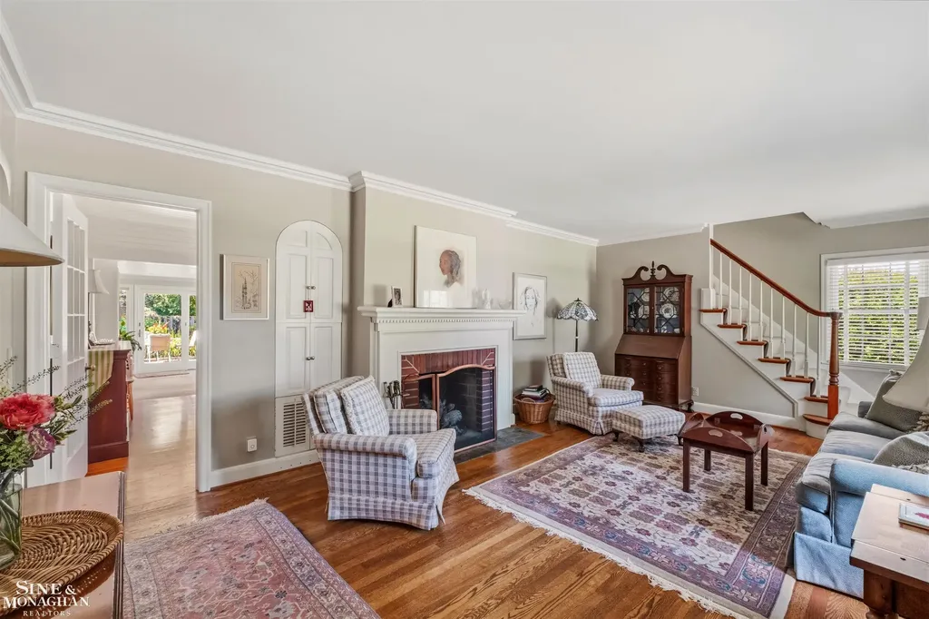 83 Hawthorne Road Village Of Grosse Pointe Shores City MI 48236