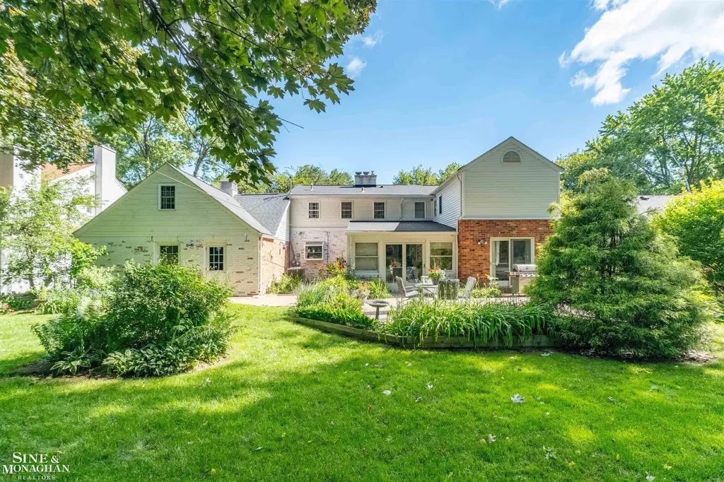 83 Hawthorne Road Village Of Grosse Pointe Shores City MI 48236