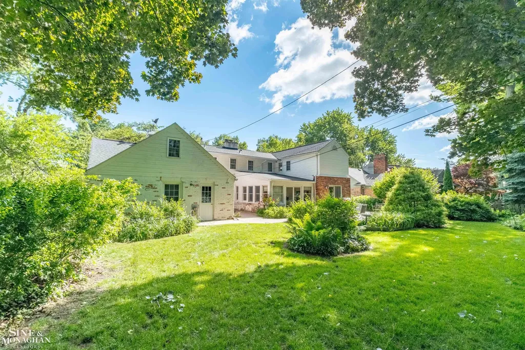 83 Hawthorne Road Village Of Grosse Pointe Shores City MI 48236