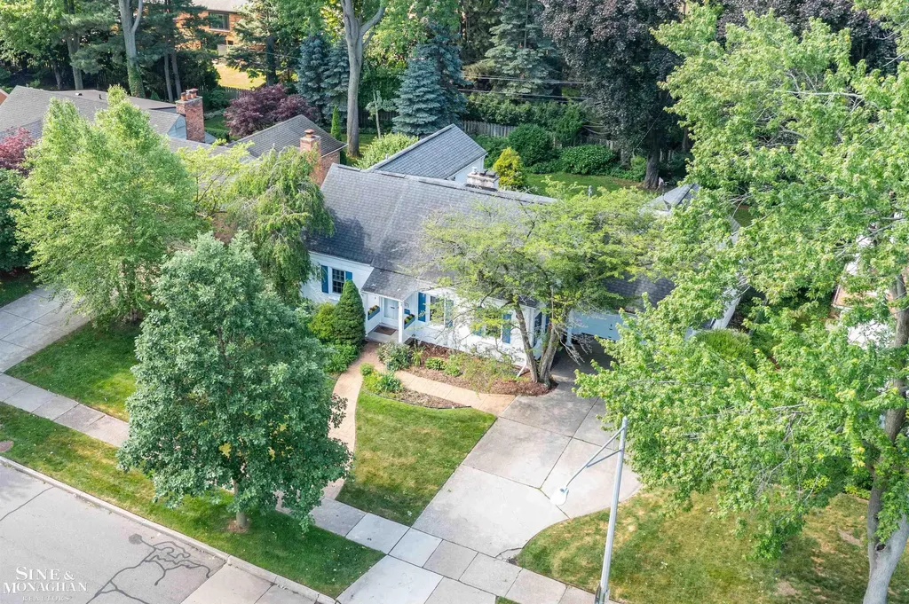 83 Hawthorne Road Village Of Grosse Pointe Shores City MI 48236
