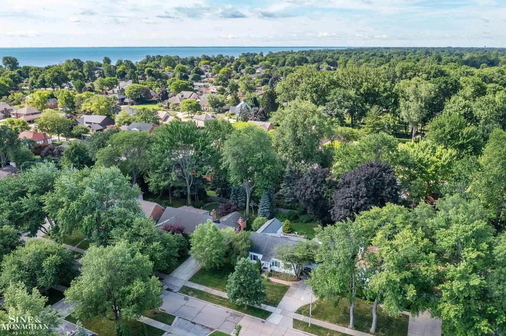 83 Hawthorne Road Village Of Grosse Pointe Shores City MI 48236